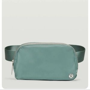 Lululemon everywhere belt bag